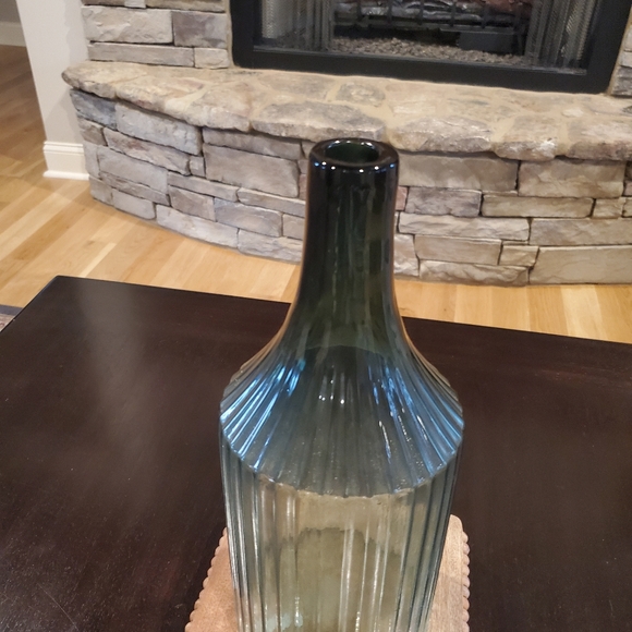 Gorgeous Green Glass Vase-NWT - Picture 3 of 6